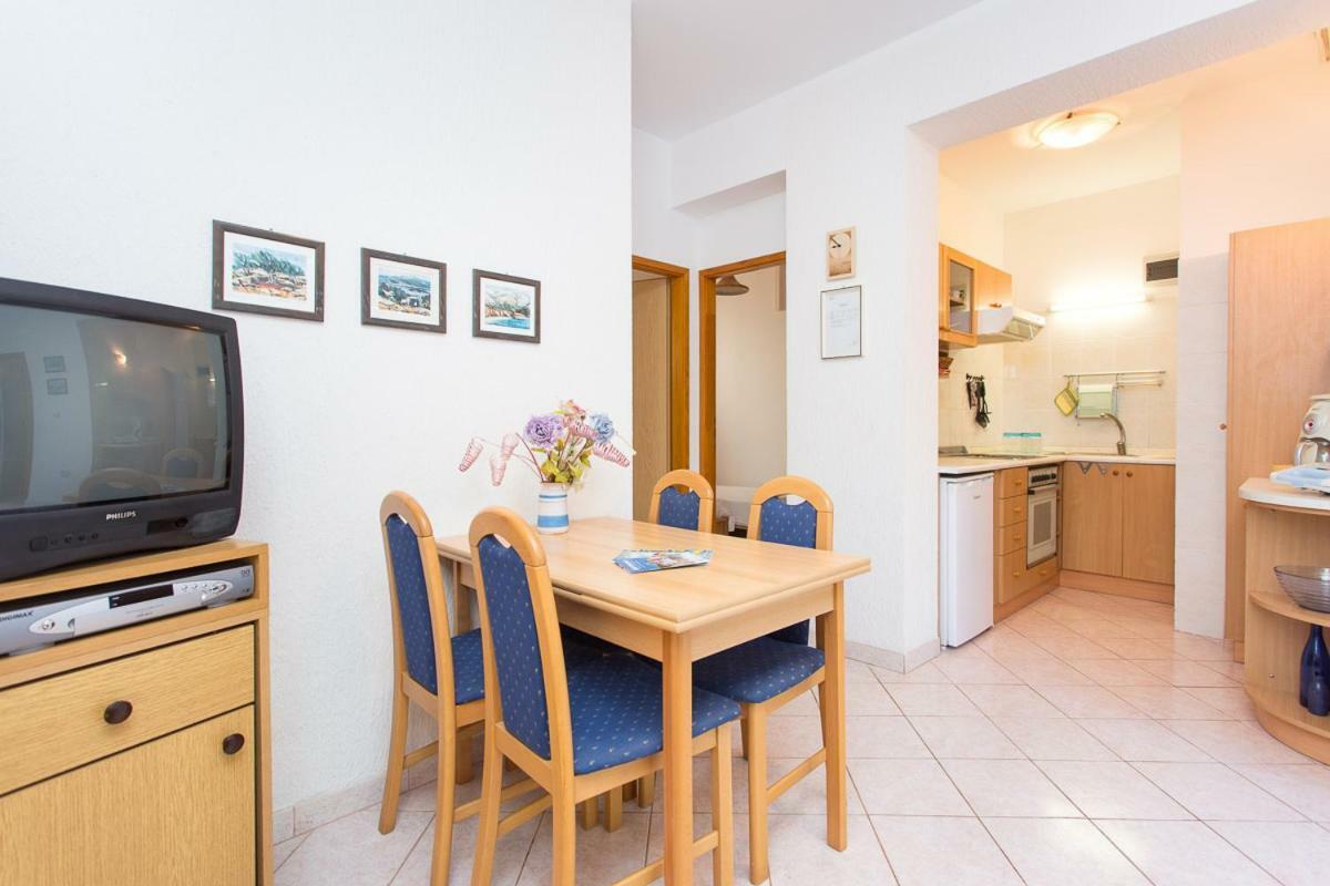 2-Bedroom Apartment 300M From Beach In Punat Exterior photo
