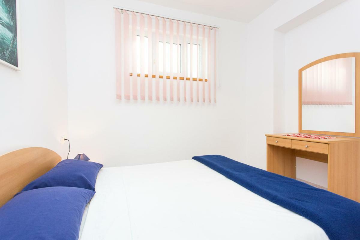2-Bedroom Apartment 300M From Beach In Punat Exterior photo
